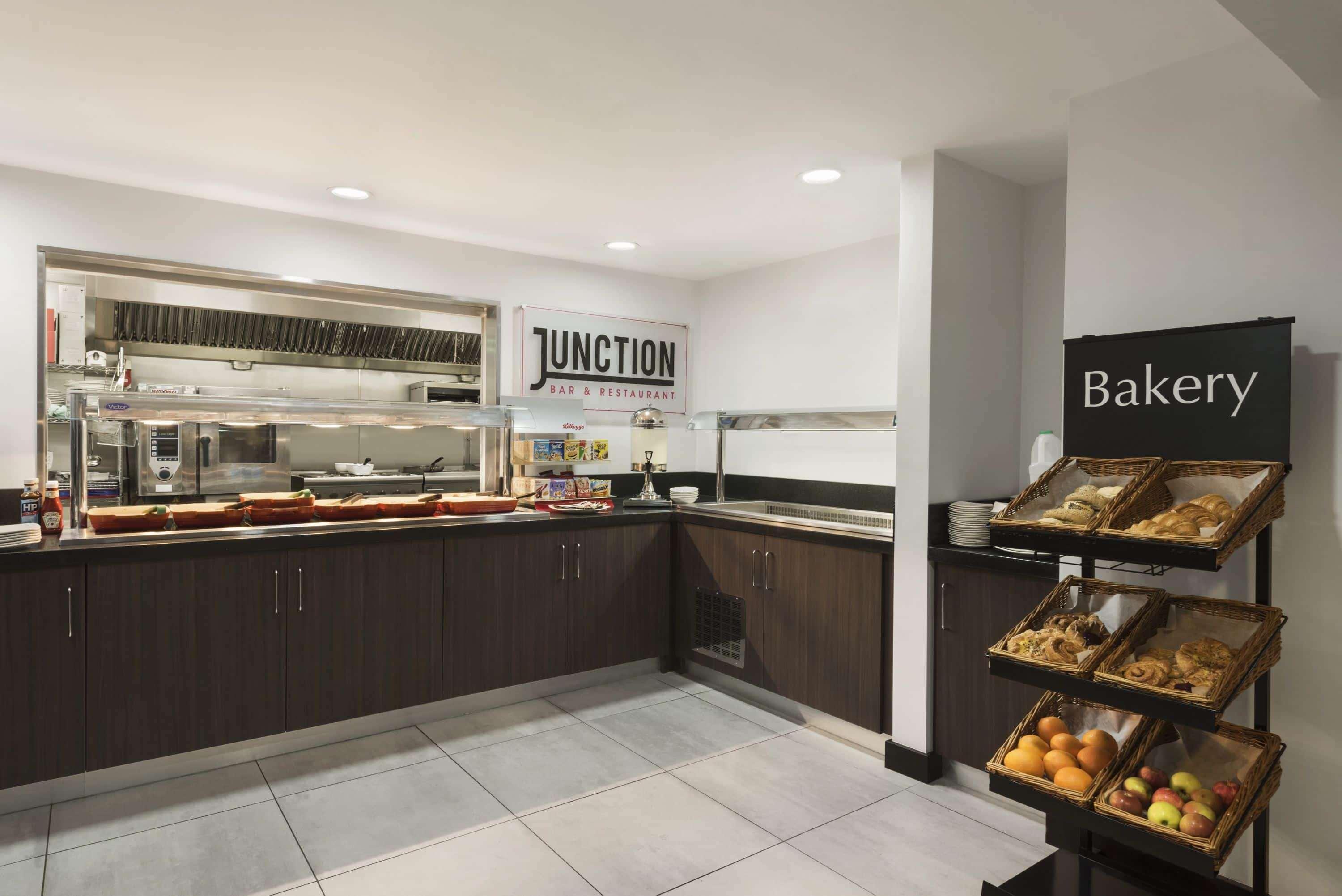 Ramada By Wyndham Cambridge Hotel Fen Drayton Екстериор снимка
