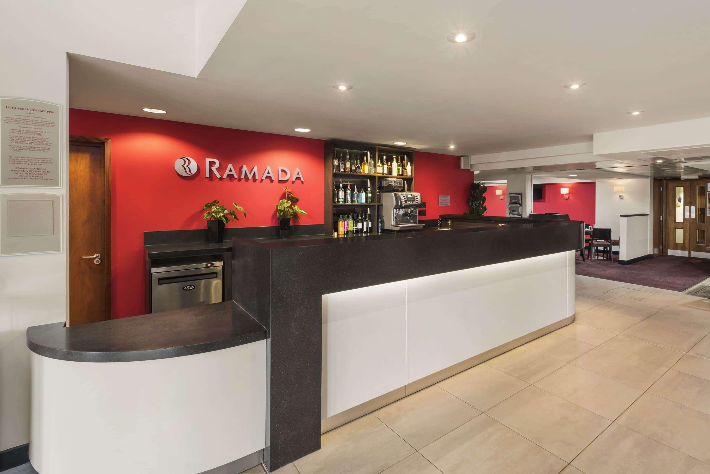 Ramada By Wyndham Cambridge Hotel Fen Drayton Екстериор снимка