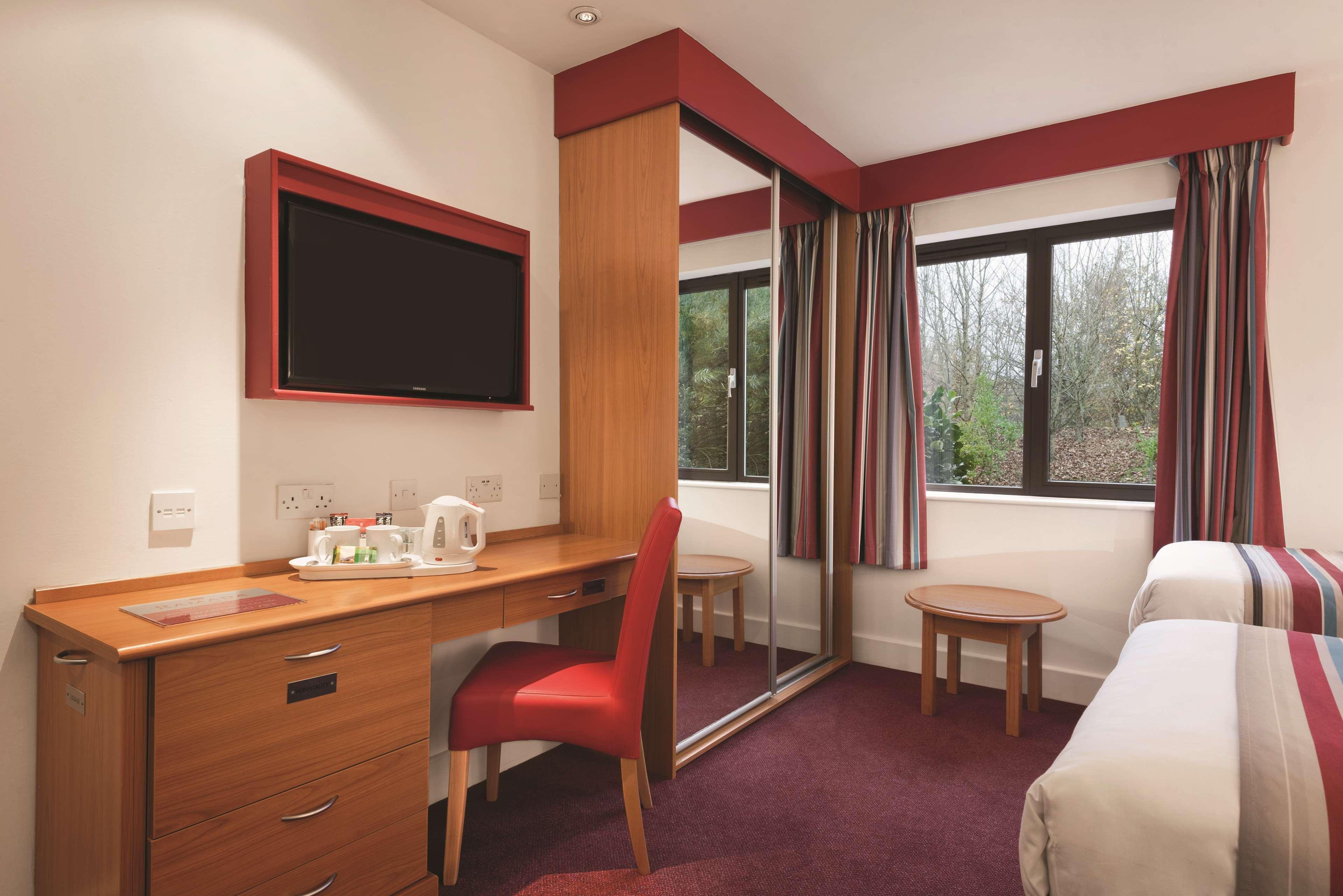 Ramada By Wyndham Cambridge Hotel Fen Drayton Екстериор снимка