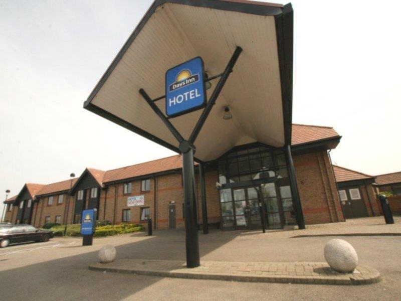 Ramada By Wyndham Cambridge Hotel Fen Drayton Екстериор снимка