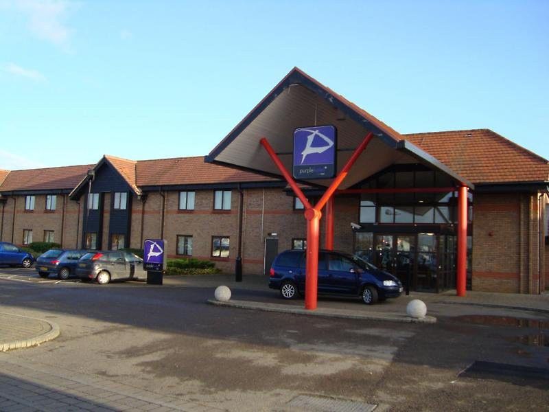 Ramada By Wyndham Cambridge Hotel Fen Drayton Екстериор снимка